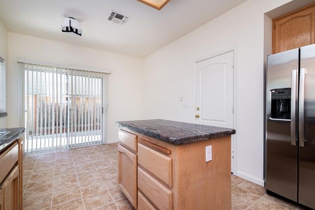 131 Royalton Cir, Folsom, CA 95630
