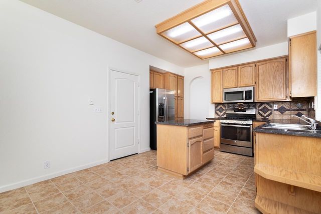 131 Royalton Cir, Folsom, CA 95630