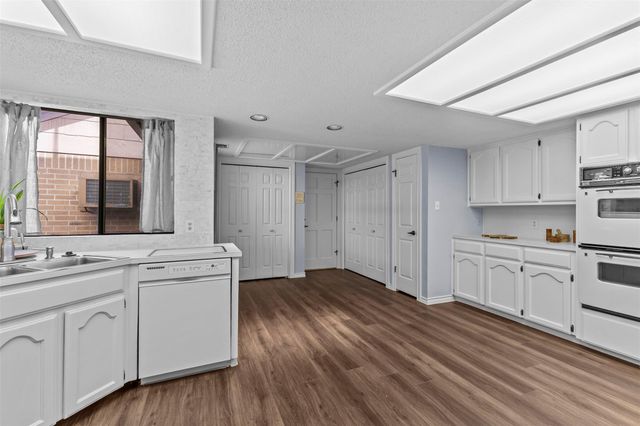 10916 B Crown Colony DR 3, Austin, TX 78747