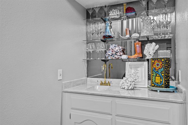 10916 B Crown Colony DR 3, Austin, TX 78747