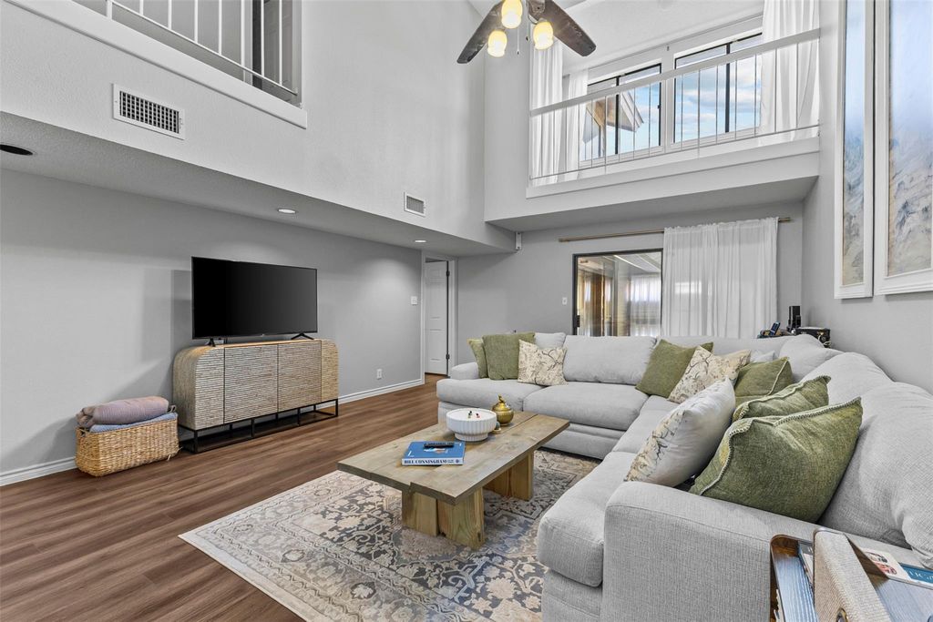 10916 B Crown Colony DR 3, Austin, TX 78747