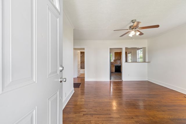 2008 Thomas Ave, Columbia, TN 38401