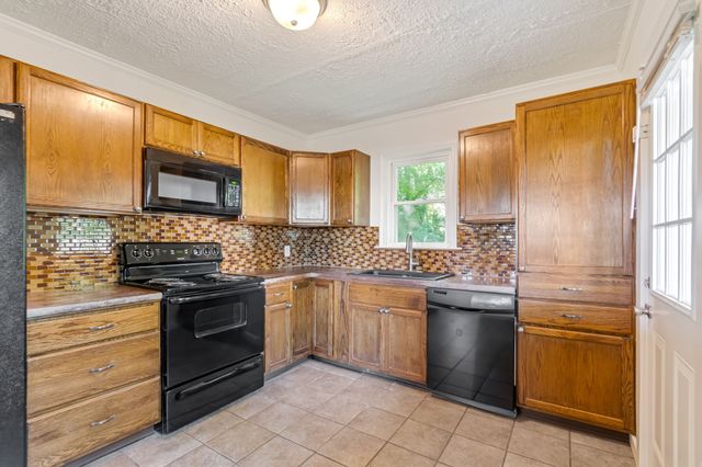 2008 Thomas Ave, Columbia, TN 38401