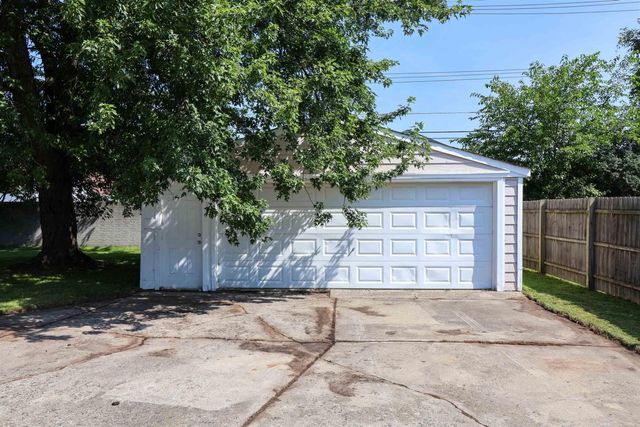 22621 Garfield Street, St Clair Shores, MI 48082