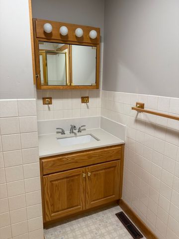 227 S 6th Street, Hennepin, IL 61327