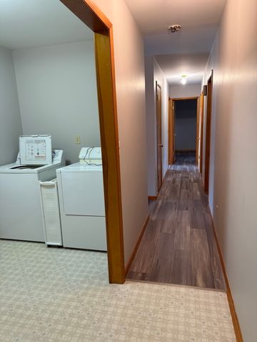 227 S 6th Street, Hennepin, IL 61327