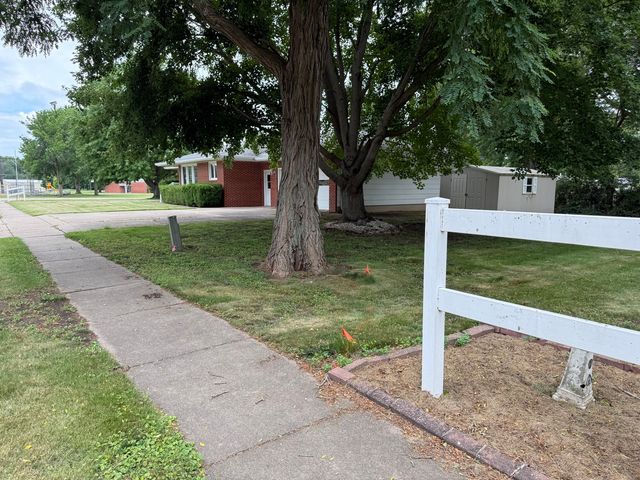 227 S 6th Street, Hennepin, IL 61327