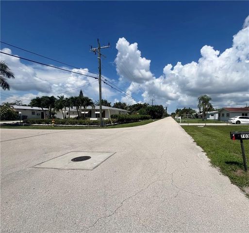 703 Monterey AVE, Cape Coral, FL 33904