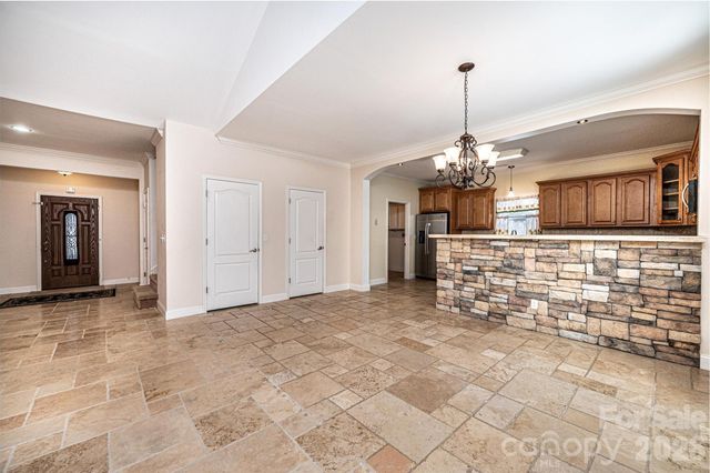 1825 Plaza Drive, Hickory, NC 28602