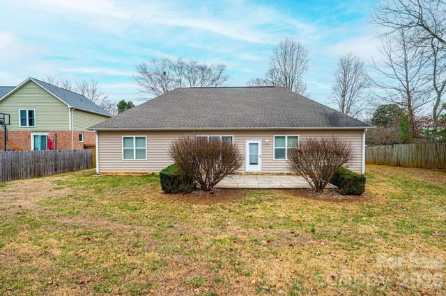 1825 Plaza Drive, Hickory, NC 28602