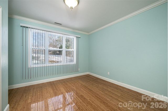 1825 Plaza Drive, Hickory, NC 28602