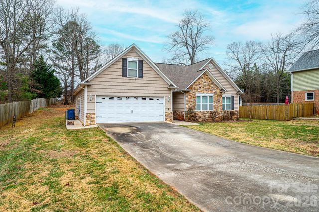 1825 Plaza Drive, Hickory, NC 28602