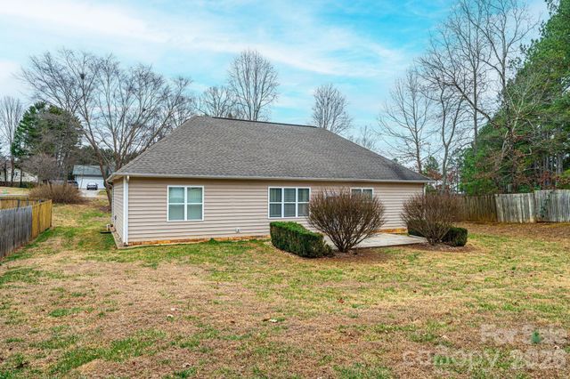 1825 Plaza Drive, Hickory, NC 28602