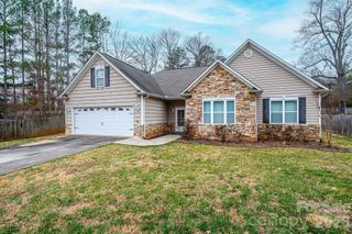 1825 Plaza Drive, Hickory, NC 28602