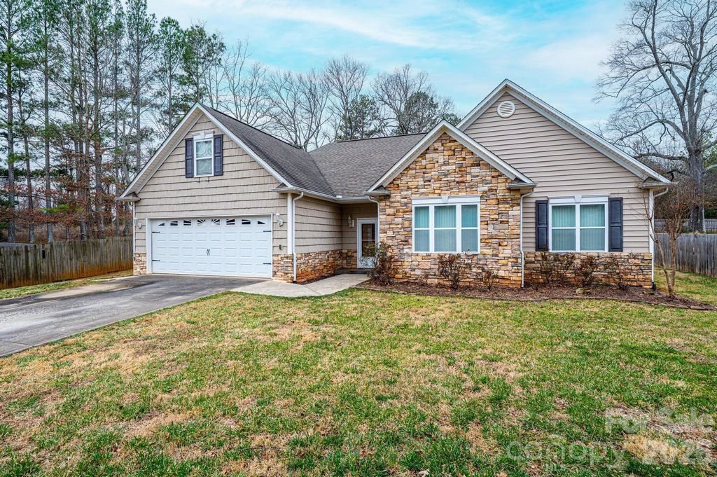 1825 Plaza Drive, Hickory, NC 28602