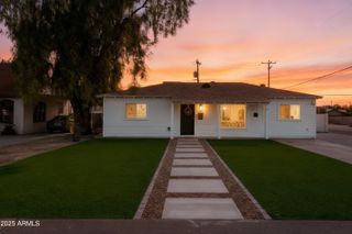 2201 E WELDON Avenue, Phoenix, AZ 85016