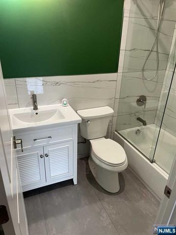 161 Franklin Street 1 st, Elmwood Park, NJ 07407