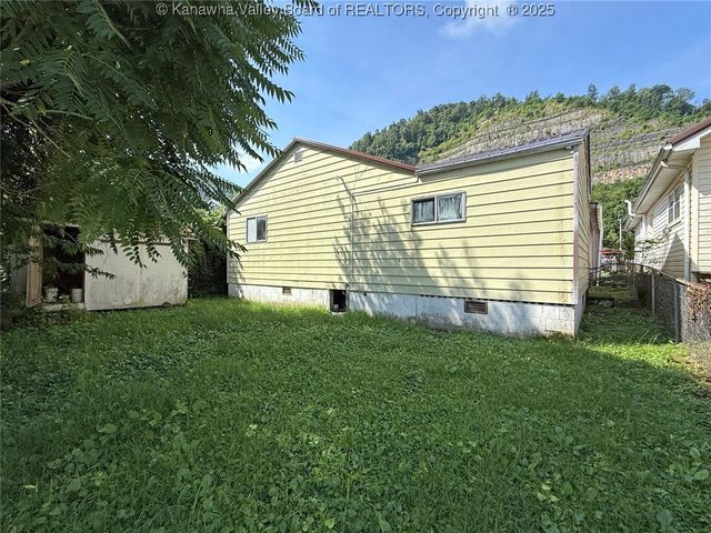 217 McConnell Road, Stollings, WV 25646