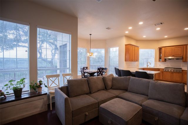 9920 Spicewood Mesa, Austin, TX 78759