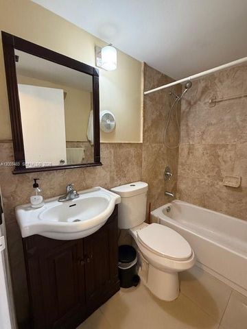 8429 Forest Hills Dr 301, Coral Springs, FL 33065