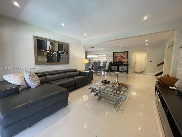 1066 NE 202nd Ln, Miami, FL 33179