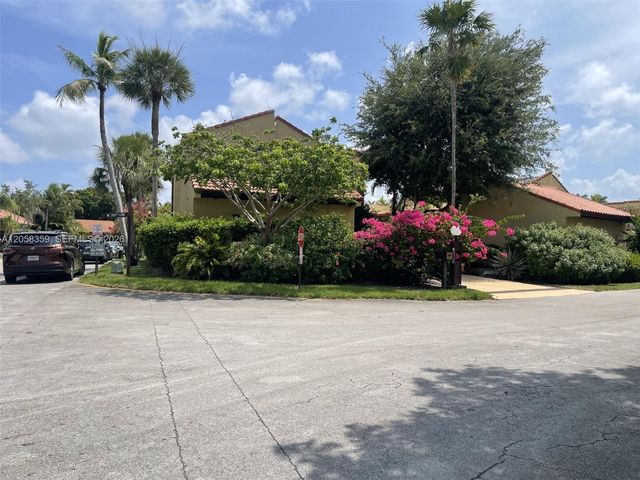 1066 NE 202nd Ln, Miami, FL 33179