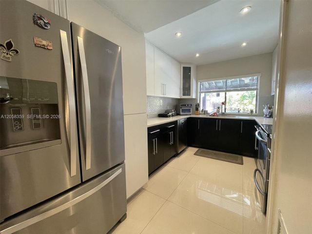 1066 NE 202nd Ln, Miami, FL 33179