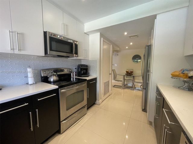 1066 NE 202nd Ln, Miami, FL 33179