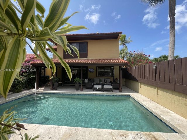 1066 NE 202nd Ln, Miami, FL 33179