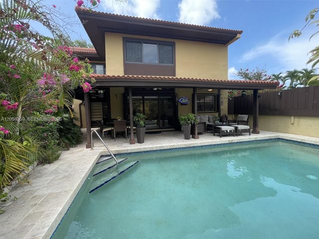 1066 NE 202nd Ln, Miami, FL 33179