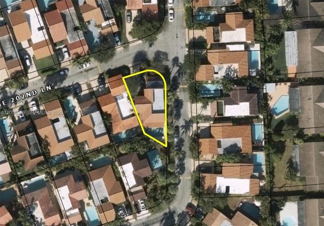 1066 NE 202nd Ln, Miami, FL 33179