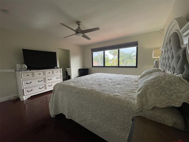 1066 NE 202nd Ln, Miami, FL 33179