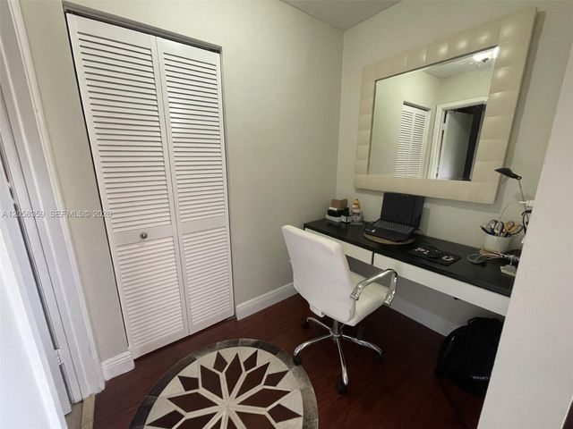 1066 NE 202nd Ln, Miami, FL 33179