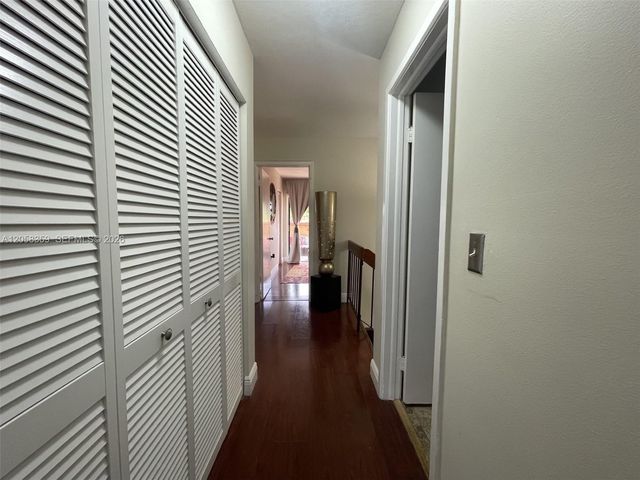 1066 NE 202nd Ln, Miami, FL 33179