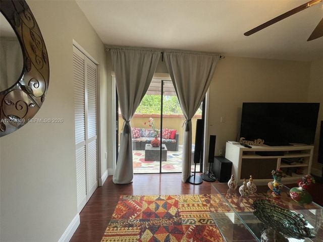 1066 NE 202nd Ln, Miami, FL 33179