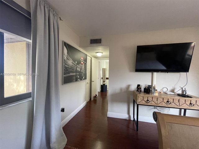 1066 NE 202nd Ln, Miami, FL 33179