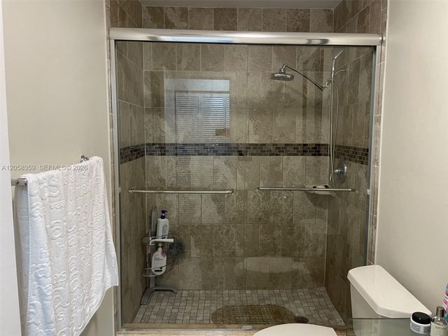 1066 NE 202nd Ln, Miami, FL 33179