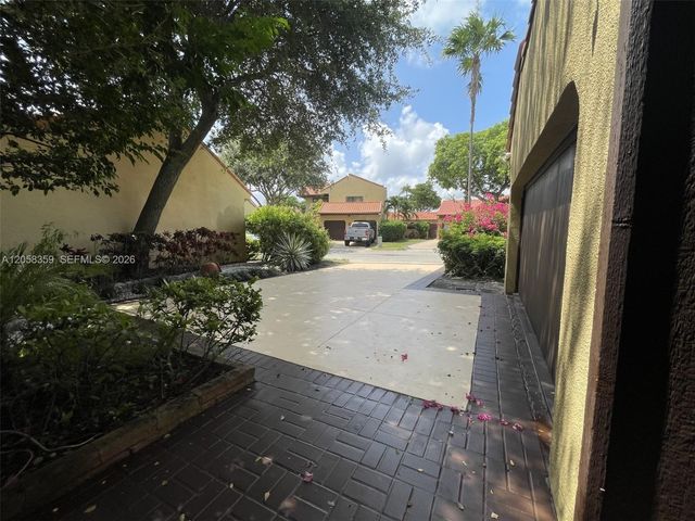 1066 NE 202nd Ln, Miami, FL 33179