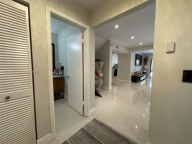 1066 NE 202nd Ln, Miami, FL 33179