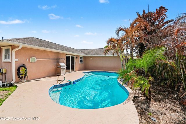408 Crystal Mist Road NW, Palm Bay, FL 32907