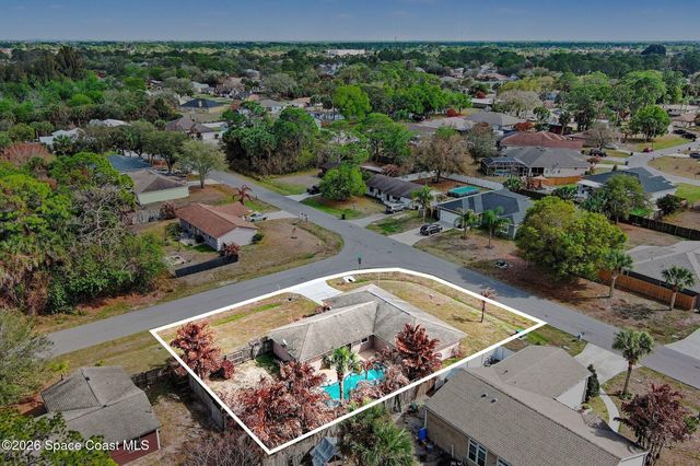 408 Crystal Mist Road NW, Palm Bay, FL 32907