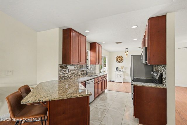 408 Crystal Mist Road NW, Palm Bay, FL 32907