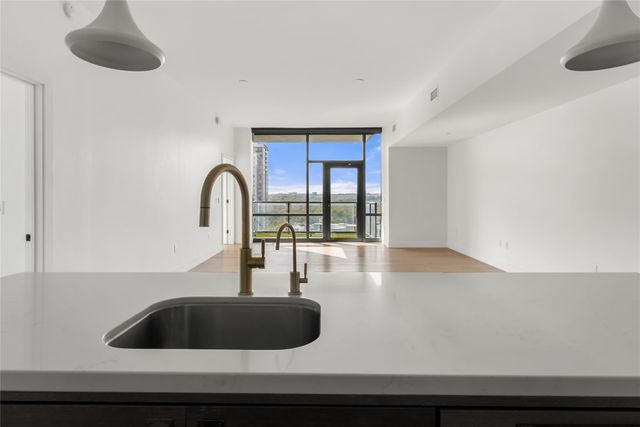 70 Rainey ST 1701, Austin, TX 78701