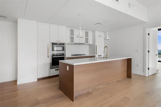 70 Rainey ST 1701, Austin, TX 78701