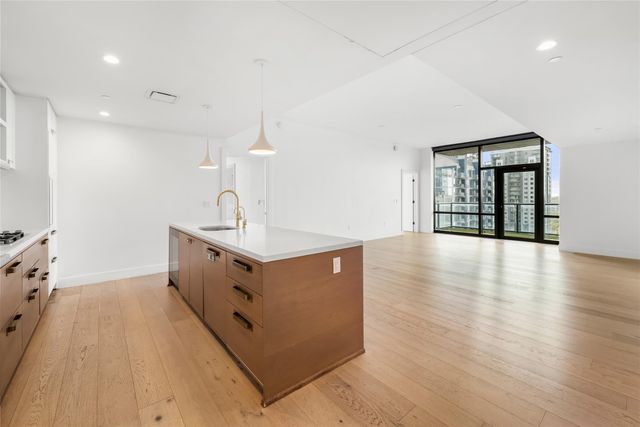 70 Rainey ST 1701, Austin, TX 78701