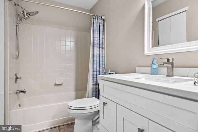 1007-A YARMOUTH LN, Mount Laurel, NJ 08054