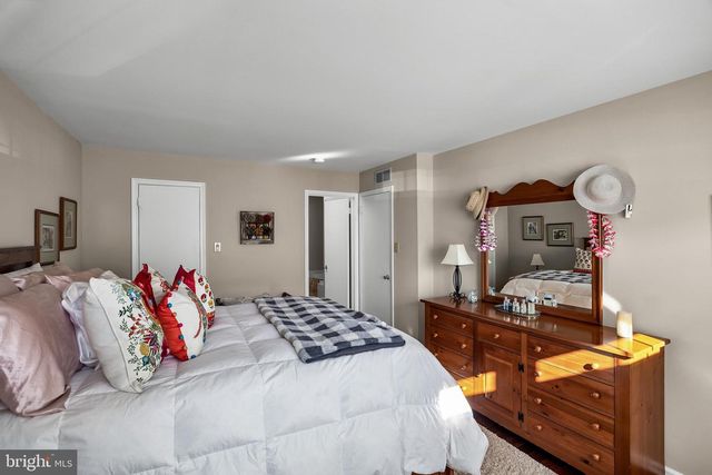 1007-A YARMOUTH LN, Mount Laurel, NJ 08054