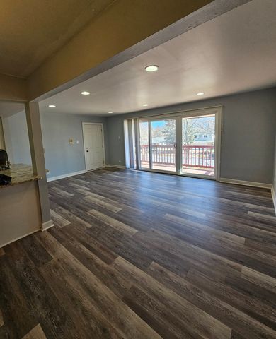 520 N Roberts Drive 2C, Glenwood, IL 60425