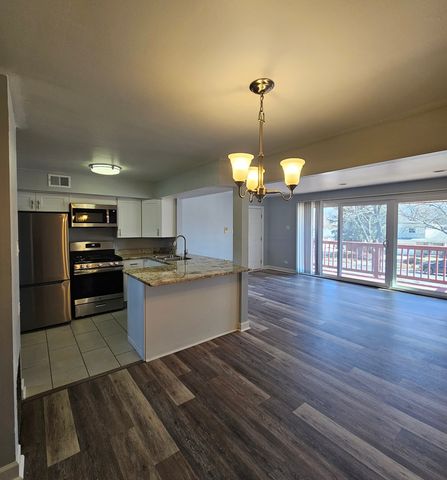 520 N Roberts Drive 2C, Glenwood, IL 60425