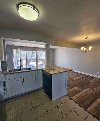 520 N Roberts Drive 2C, Glenwood, IL 60425